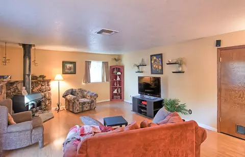 10637 Old Oregon Trl, Redding, CA 96003 photo 11