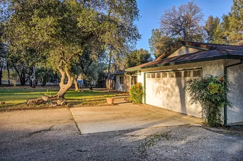 10637 Old Oregon Trl, Redding, CA 96003 photo 4
