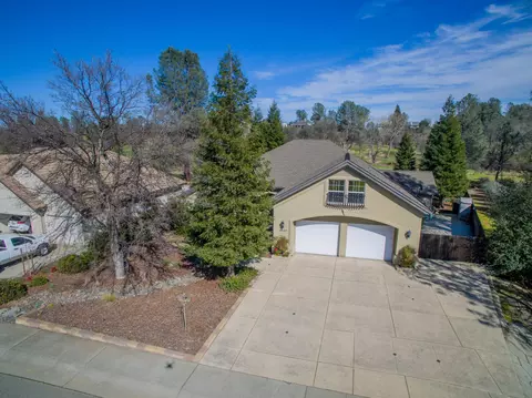 1487 Spanish Bay Dr, Redding, CA 96003 photo 4