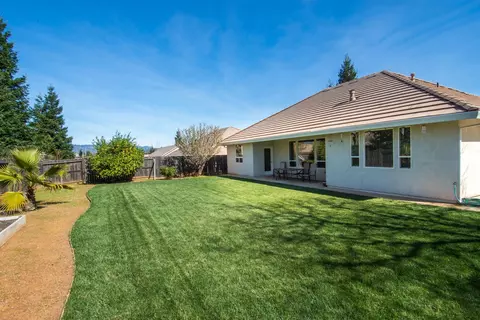 1010 Albion Ave, Redding, CA 96003 photo 39