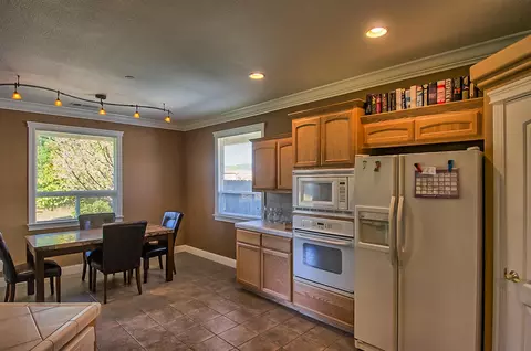 1010 Albion Ave, Redding, CA 96003 photo 9