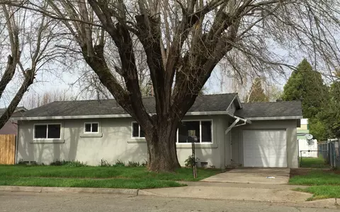 3237 Aster St, Anderson, CA 96007 photo 2