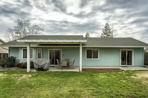 857 Fountain Cir, Redding, CA 96003 photo 3