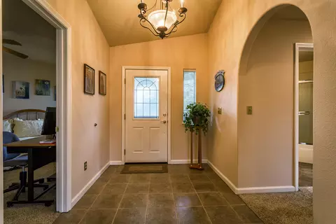 857 Fountain Cir, Redding, CA 96003 photo 4