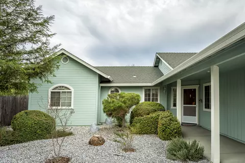 857 Fountain Cir, Redding, CA 96003 photo 2