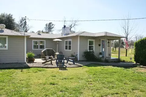 2375 Waverly Ave, Redding, CA 96001 photo 2