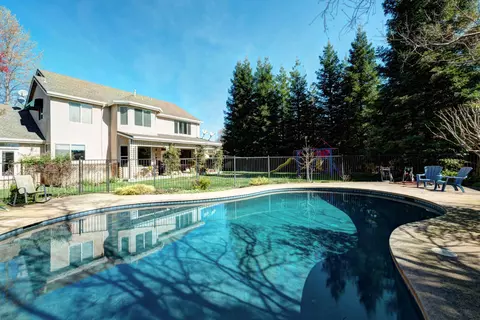 3707 Sunflower Dr, Redding, CA 96001 photo 3