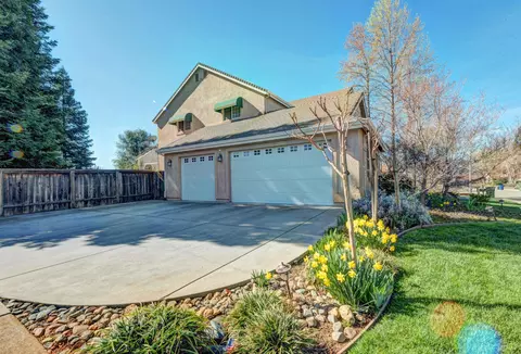 3707 Sunflower Dr, Redding, CA 96001 photo 2