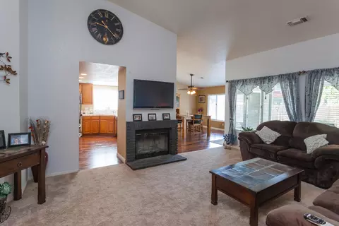 1805 Yahi Ln, Redding, CA 96002 photo 4
