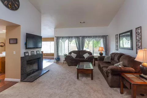 1805 Yahi Ln, Redding, CA 96002 photo 3