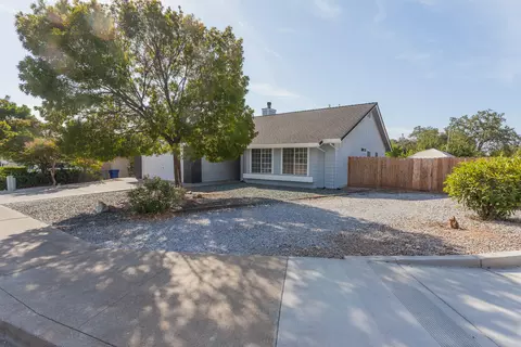 1805 Yahi Ln, Redding, CA 96002 photo 2