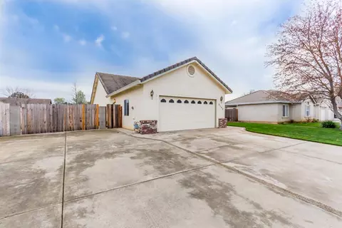 2177 Darsha Ln, Redding, CA 96003 photo 2