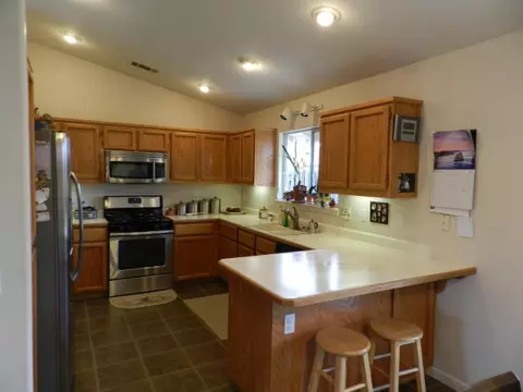 1977 Catherine Way, Redding, CA 96002 photo 2