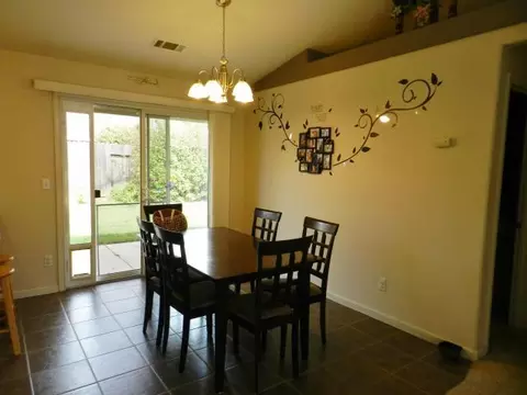 1977 Catherine Way, Redding, CA 96002 photo 5