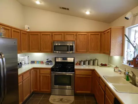 1977 Catherine Way, Redding, CA 96002 photo 4