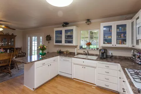 6857 Granada Dr, Redding, CA 96002 photo 4