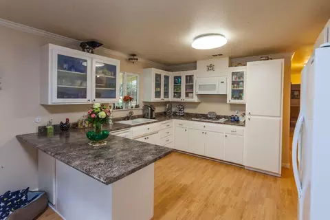 6857 Granada Dr, Redding, CA 96002 photo 3