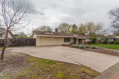 6857 Granada Dr, Redding, CA 96002 photo 2