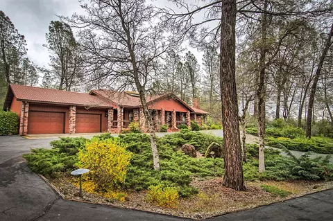 9545 Janell Ln, Redding, CA 96001 photo 2