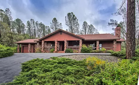 9545 Janell Ln, Redding, CA 96001 photo 1