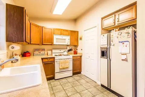 1960 Carleton St, Redding, CA 96002 photo 4