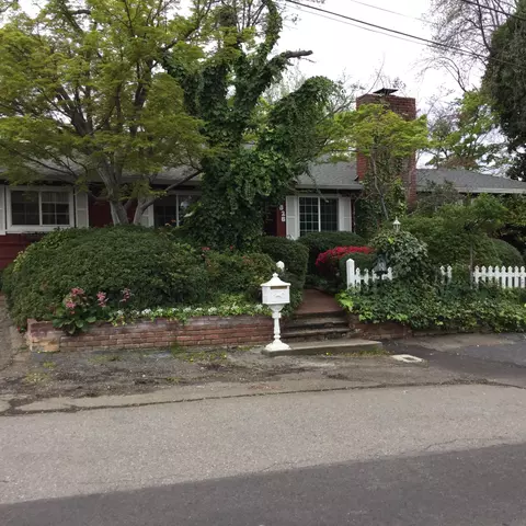 1626 Jay St, Redding, CA 96001 photo 1