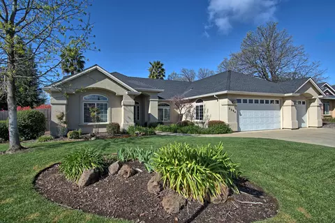 3394 Heritagetown Dr, Redding, CA 96002 photo 2