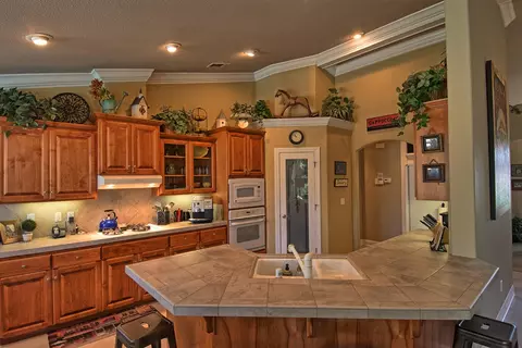 3394 Heritagetown Dr, Redding, CA 96002 photo 3