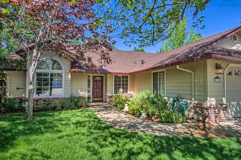 1590 Lavender Way, Redding, CA 96003 photo 2