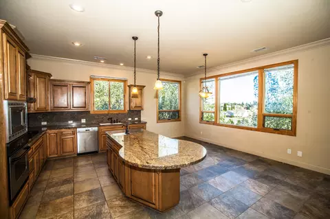 4605 Nantucket Dr, Redding, CA 96001 photo 10