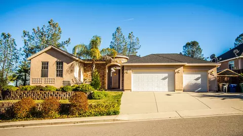 4605 Nantucket Dr, Redding, CA 96001 photo 2