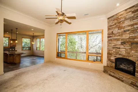 4605 Nantucket Dr, Redding, CA 96001 photo 9