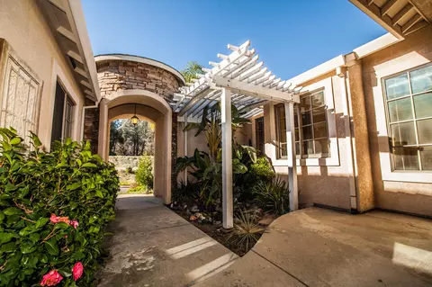 4605 Nantucket Dr, Redding, CA 96001 photo 4