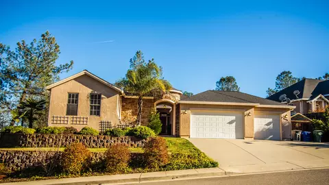 4605 Nantucket Dr, Redding, CA 96001 photo 1