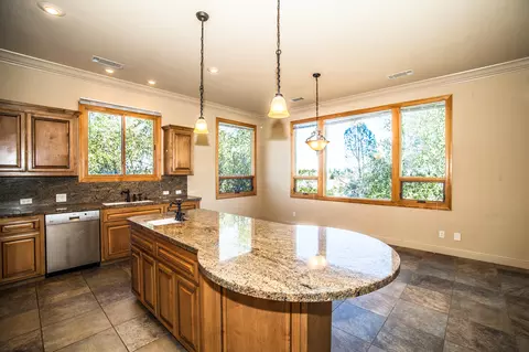 4605 Nantucket Dr, Redding, CA 96001 photo 11