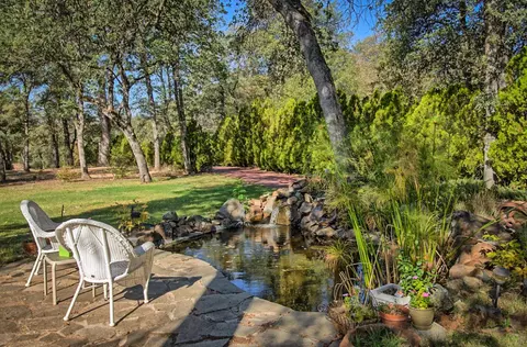 13245 Rhonda Ln, Redding, CA 96003 photo 2