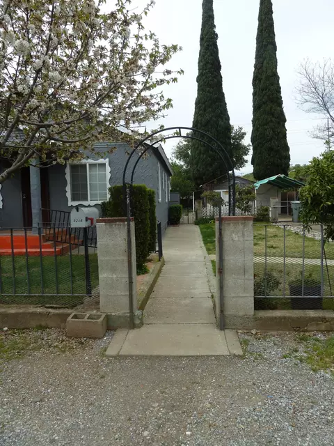 3208 Veda St, Redding, CA 96001 photo 2