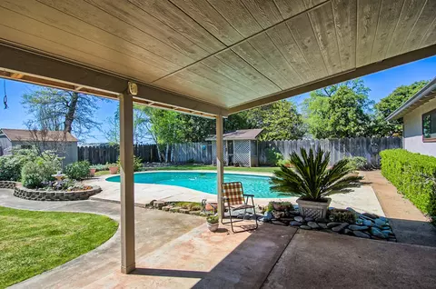 20529 Duryee Ln, Redding, CA 96002 photo 2