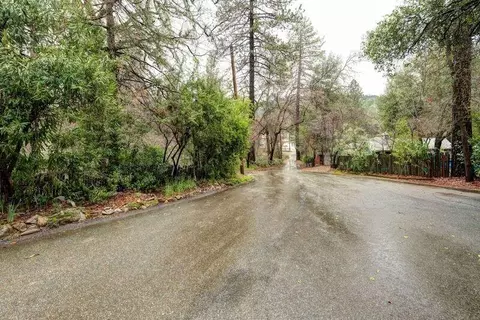 19737 Koala Ln, Redding, CA 96003 photo 2