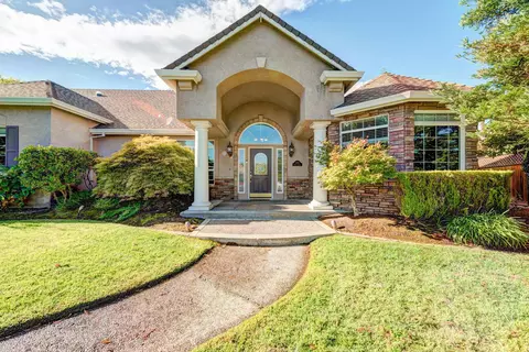 2376 Dream St, Redding, CA 96001 photo 2