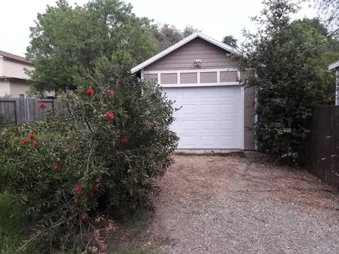 1525 Magnolia Ave, Redding, CA 96001 photo 2