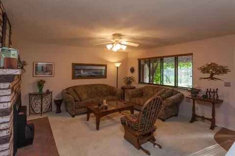 9681 Swasey Dr, Redding, CA 96001 photo 4