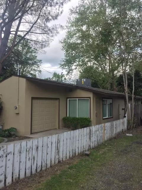 2566 Russell St, Redding, CA 96001 photo 2