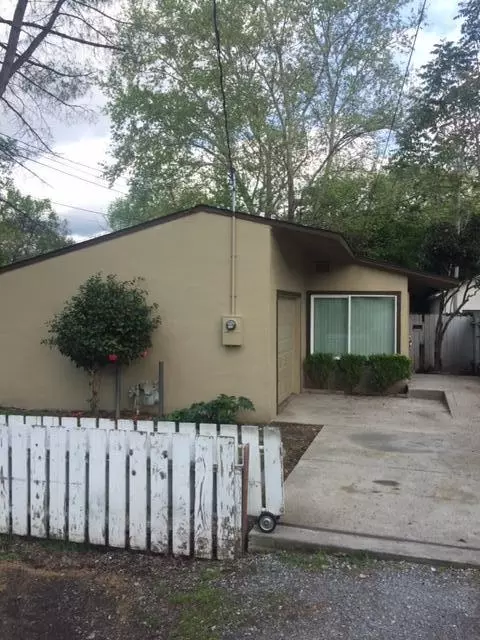 2566 Russell St, Redding, CA 96001 photo 1