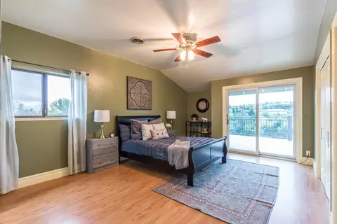 655 Royal Oaks Dr, Redding, CA 96001 photo 17