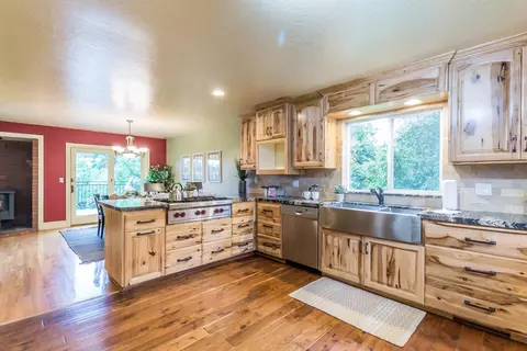 655 Royal Oaks Dr, Redding, CA 96001 photo 8