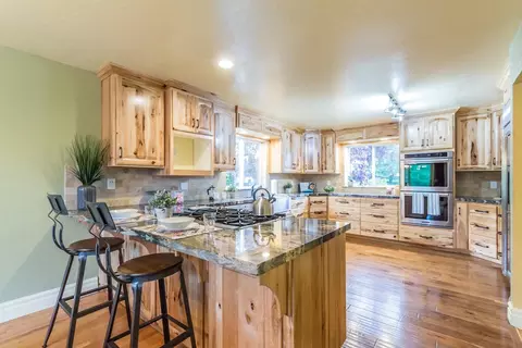 655 Royal Oaks Dr, Redding, CA 96001 photo 10