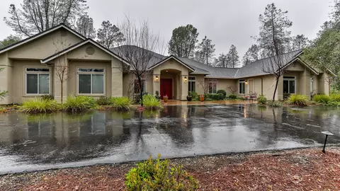 9184 Silver King Rd, Redding, CA 96001 photo 1