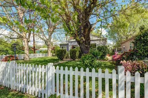 782 South St, Redding, CA 96001 photo 4