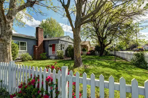 782 South St, Redding, CA 96001 photo 2